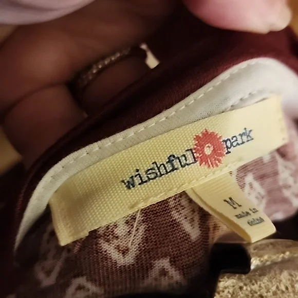 Wishful Park Women's Top Size Medium - Picture 2 of 3